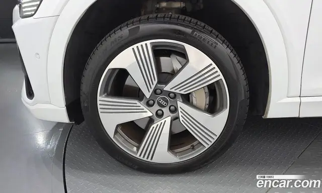 Audi e-tron 2022 0.2 автомат (гидро), миниатюра 5 Audi e-tron 2022 0.2 автомат (гидро), миниатюра 5