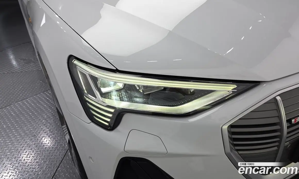 Audi e-tron 2022 0.2 автомат (гидро), фото 8 Audi e-tron 2022 0.2 автомат (гидро), фото 8