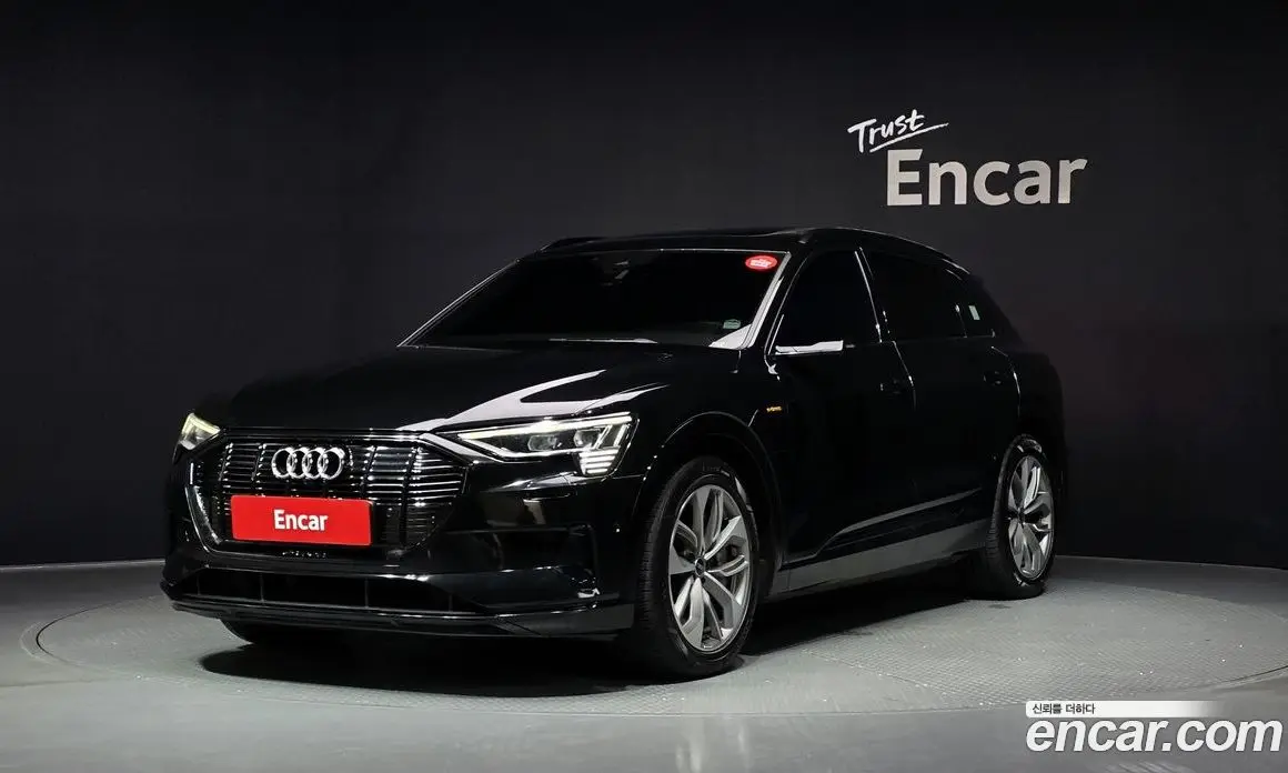 Audi e-tron 2023 0.2 автомат (гидро), фото 1 Audi e-tron 2023 0.2 автомат (гидро), фото 1