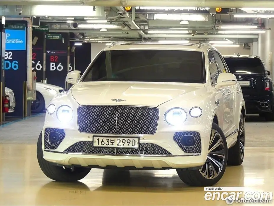 Bentley Bentayga 2022 4.0 автомат (гидро), фото 2 Bentley Bentayga 2022 4.0 автомат (гидро), фото 2