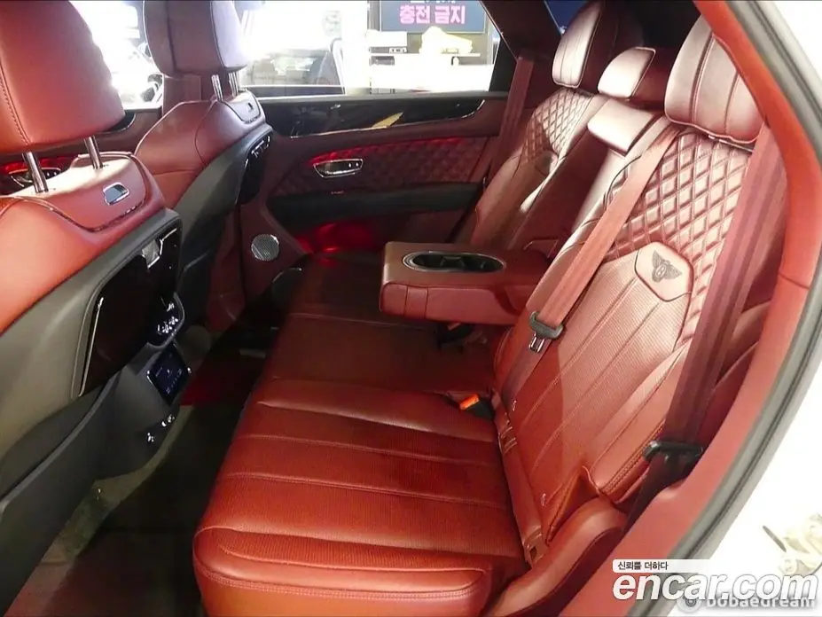 Bentley Bentayga 2022 4.0 автомат (гидро), фото 17 Bentley Bentayga 2022 4.0 автомат (гидро), фото 17