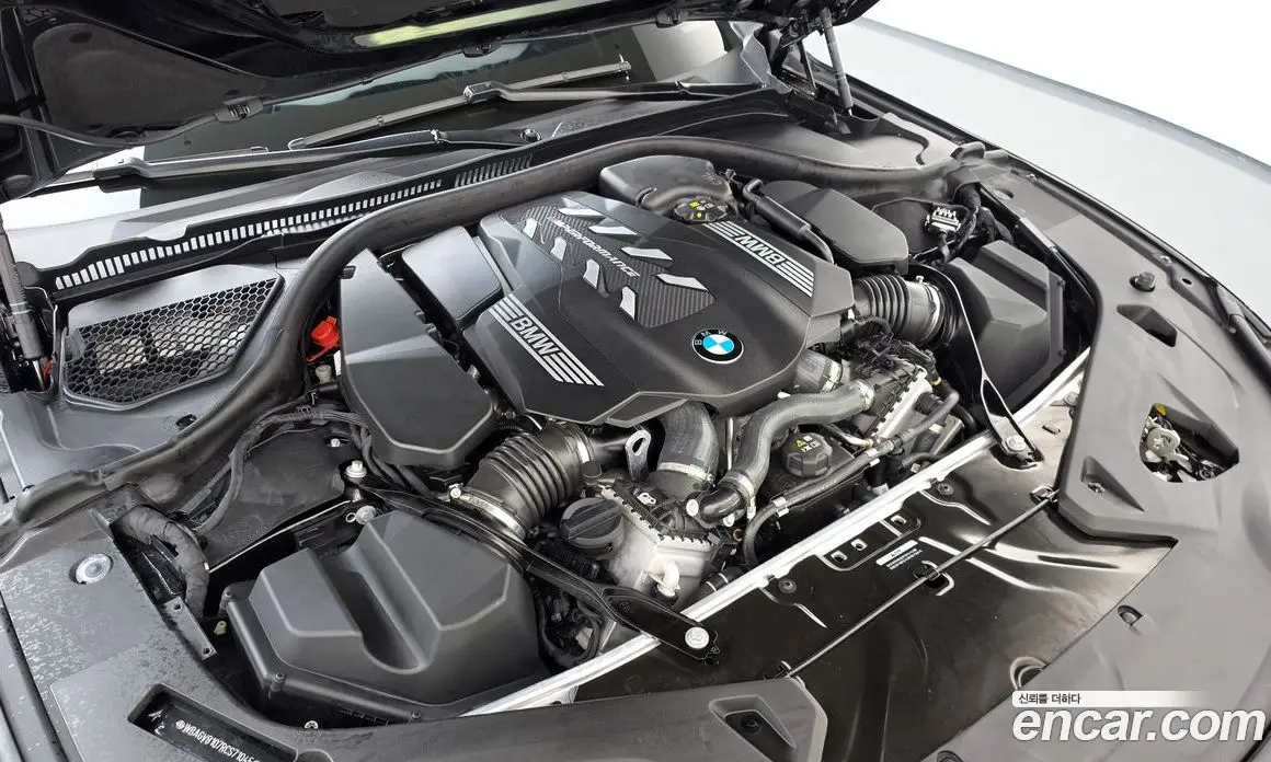 BMW 8 серия 2024 4.4 автомат (гидро), фото 6 BMW 8 серия 2024 4.4 автомат (гидро), фото 6