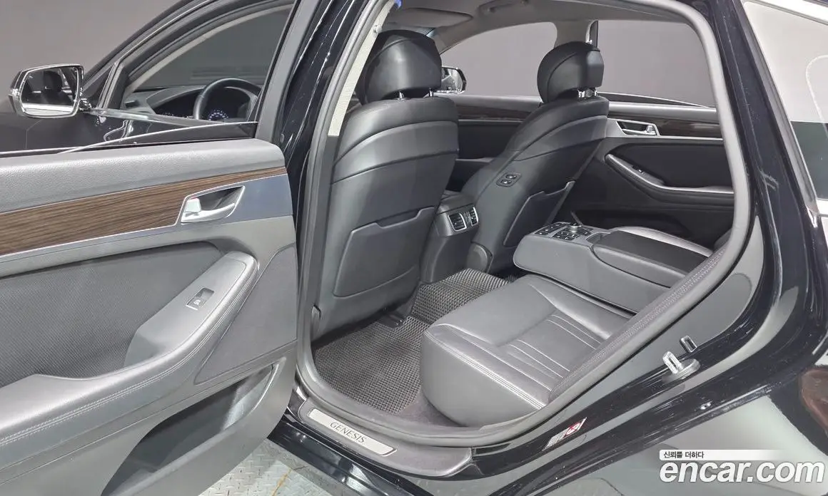 Genesis G80 2017 3.3 автомат (гидро), фото 18 Genesis G80 2017 3.3 автомат (гидро), фото 18