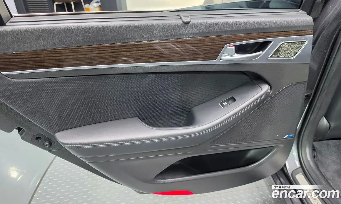 Genesis G80 2017 3.3 автомат (гидро), фото 14 Genesis G80 2017 3.3 автомат (гидро), фото 14