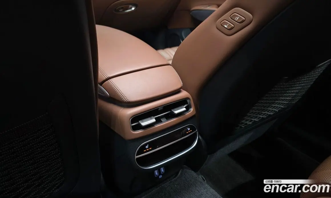Genesis GV70 2021 2.5 автомат (гидро), фото 25 Genesis GV70 2021 2.5 автомат (гидро), фото 25