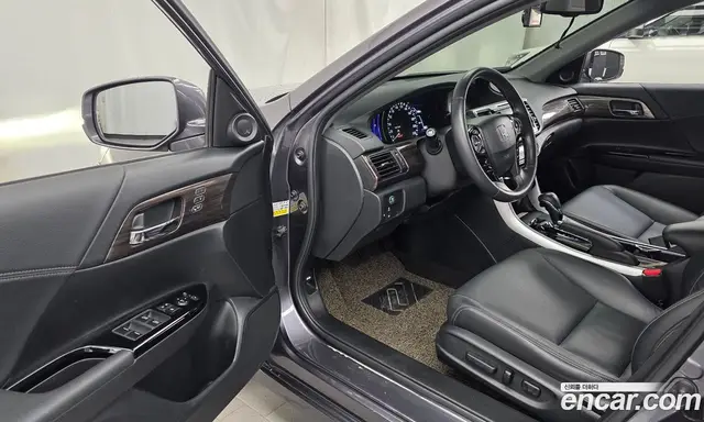 Honda Accord 2017 2.0 автомат (гидро), миниатюра 10 Honda Accord 2017 2.0 автомат (гидро), миниатюра 10