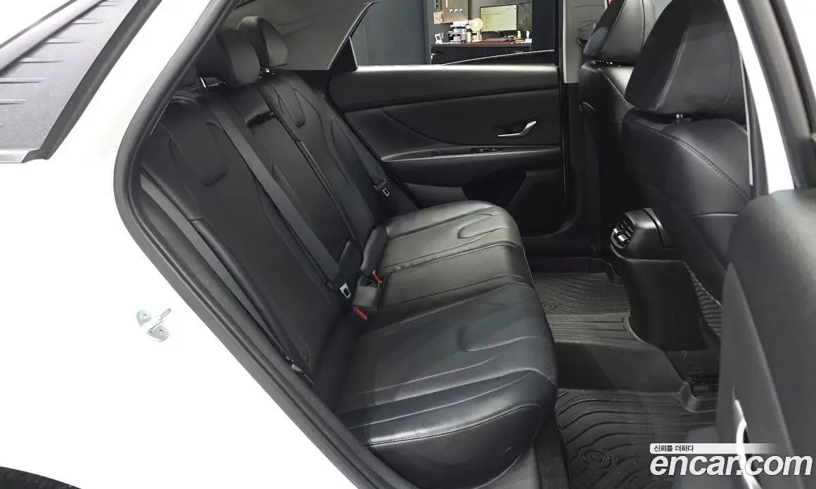 Hyundai Avante 2021 1.6 автомат (гидро), фото 18
