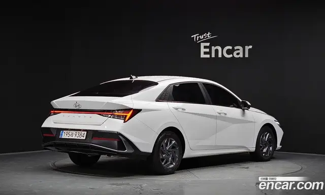 Hyundai Avante 2023 1.6 автомат (гидро), миниатюра 1