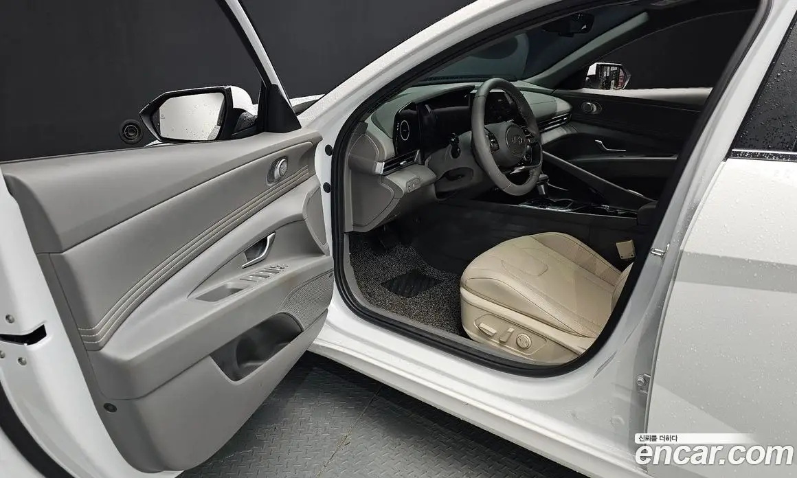Hyundai Avante 2023 1.6 автомат (гидро), фото 12