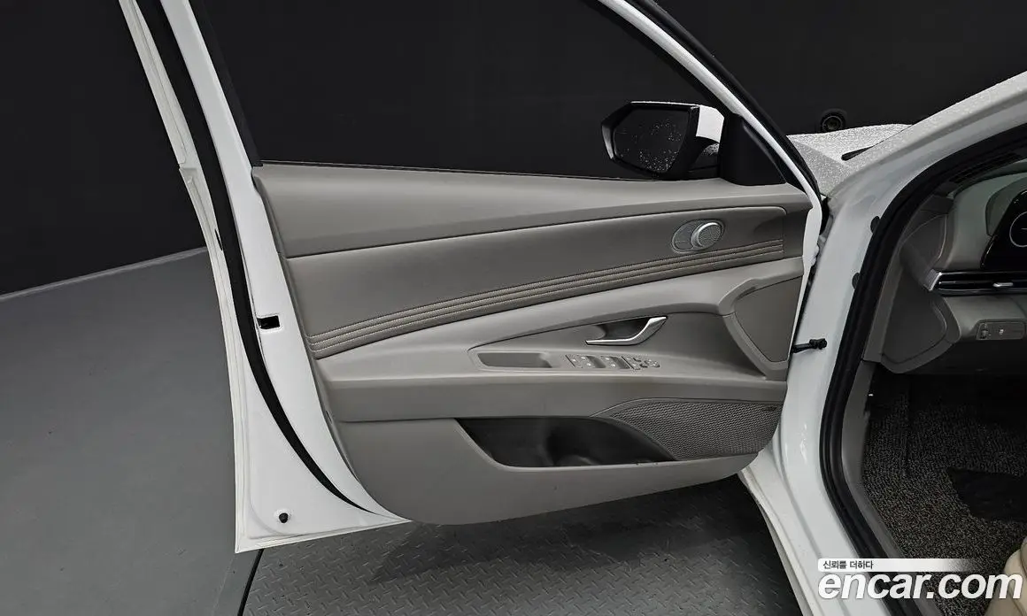 Hyundai Avante 2023 1.6 автомат (гидро), фото 13