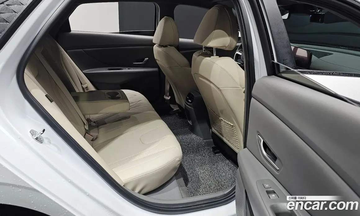 Hyundai Avante 2023 1.6 автомат (гидро), фото 17
