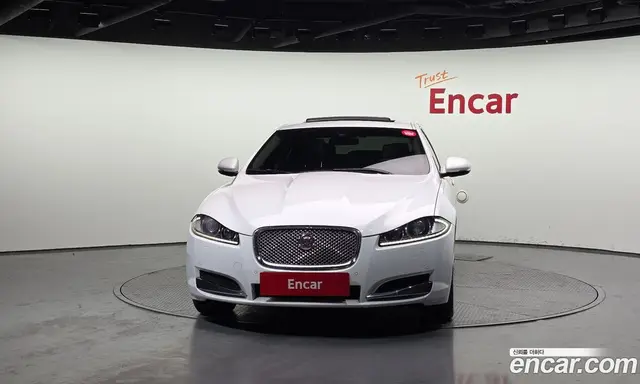 Jaguar XF 2015 2.2 автомат (гидро), миниатюра 3 Jaguar XF 2015 2.2 автомат (гидро), миниатюра 3