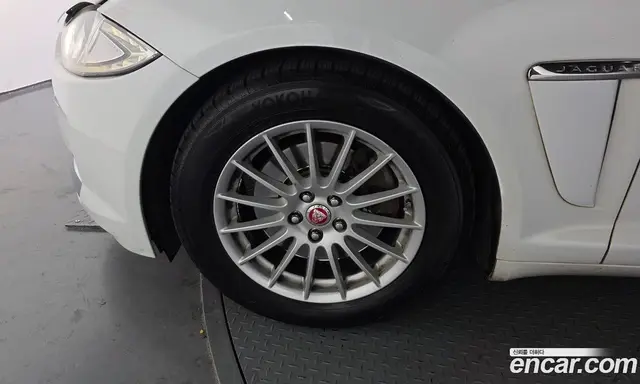 Jaguar XF 2015 2.2 автомат (гидро), миниатюра 5 Jaguar XF 2015 2.2 автомат (гидро), миниатюра 5