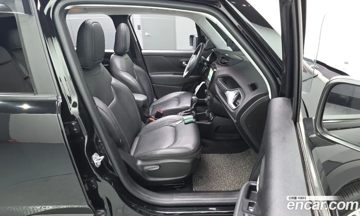 Jeep Renegade 2018 2.4 автомат (гидро), фото 16 Jeep Renegade 2018 2.4 автомат (гидро), фото 16