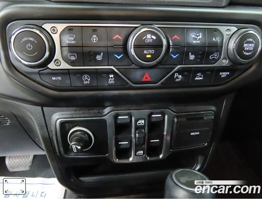 Jeep Wrangler 2022 2.0 автомат (гидро), фото 16 Jeep Wrangler 2022 2.0 автомат (гидро), фото 16