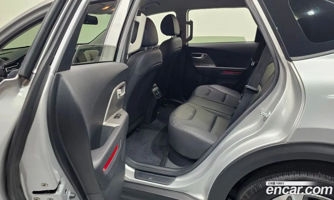 Kia Niro 2022 0.2 автомат (гидро), фото 17