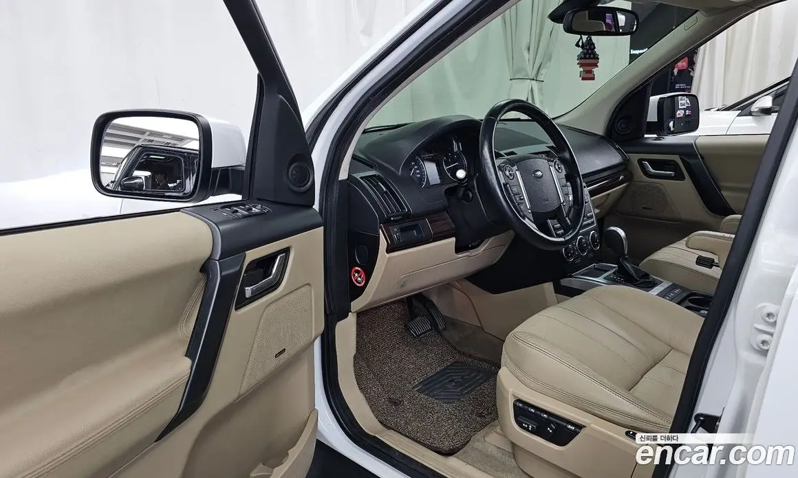 Land Rover Freelander 2013 2.2 автомат (гидро), фото 10 Land Rover Freelander 2013 2.2 автомат (гидро), фото 10