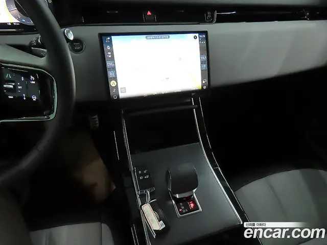Land Rover Range Rover Evoque 2025 2.0 автомат (гидро), миниатюра 12