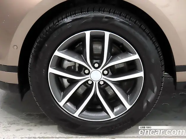 Land Rover Range Rover Evoque 2025 2.0 автомат (гидро), миниатюра 5 Land Rover Range Rover Evoque 2025 2.0 автомат (гидро), миниатюра 5