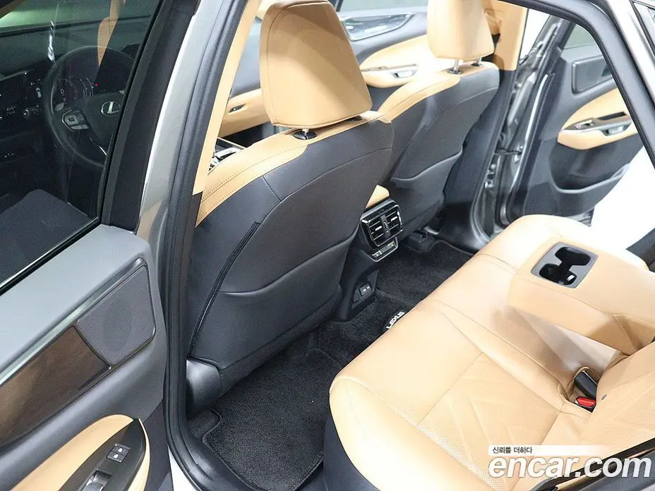 Lexus NX 2023 2.5 автомат (гидро), фото 15 Lexus NX 2023 2.5 автомат (гидро), фото 15