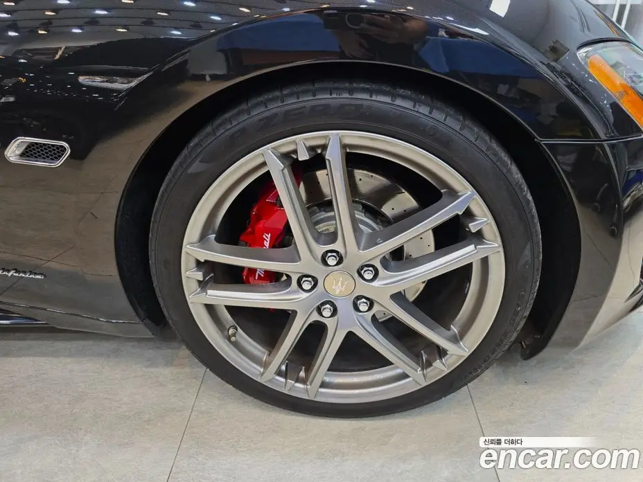 Maserati GranTurismo 2016 4.7 автомат (гидро), фото 6 Maserati GranTurismo 2016 4.7 автомат (гидро), фото 6