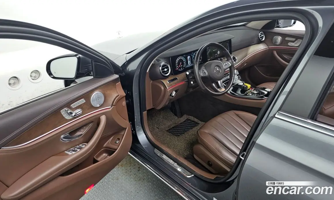 Mercedes-Benz E-Class 2018 2.0 автомат (гидро), фото 13 Mercedes-Benz E-Class 2018 2.0 автомат (гидро), фото 13