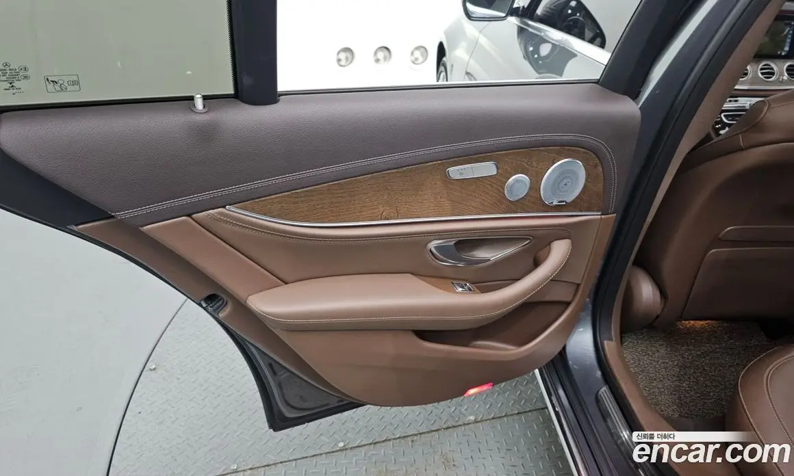 Mercedes-Benz E-Class 2018 2.0 автомат (гидро), фото 15 Mercedes-Benz E-Class 2018 2.0 автомат (гидро), фото 15