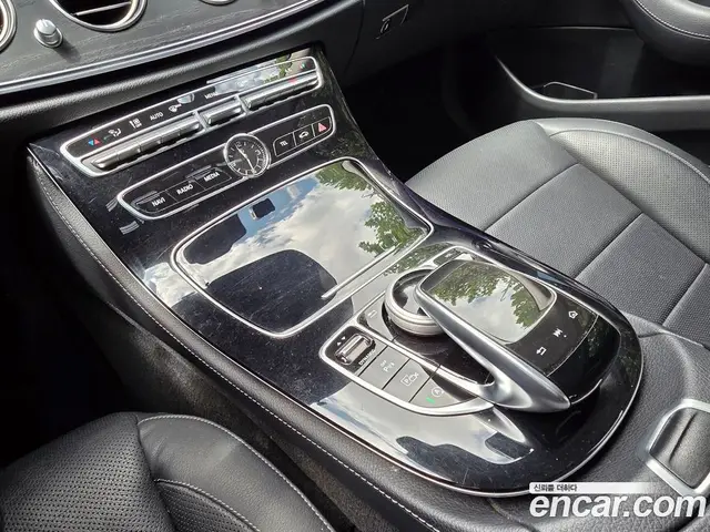 Mercedes-Benz E-Class 2018 2.0 автомат (гидро), миниатюра 12
