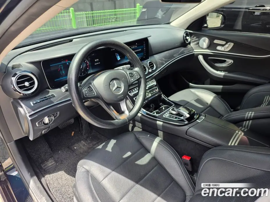 Mercedes-Benz E-Class 2018 2.0 автомат (гидро), фото 19 Mercedes-Benz E-Class 2018 2.0 автомат (гидро), фото 19