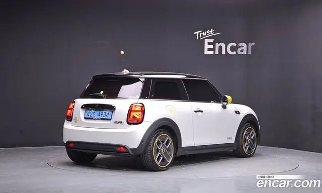 Mini Cooper 2023 автомат (гидро), миниатюра 1 Mini Cooper 2023 автомат (гидро), миниатюра 1