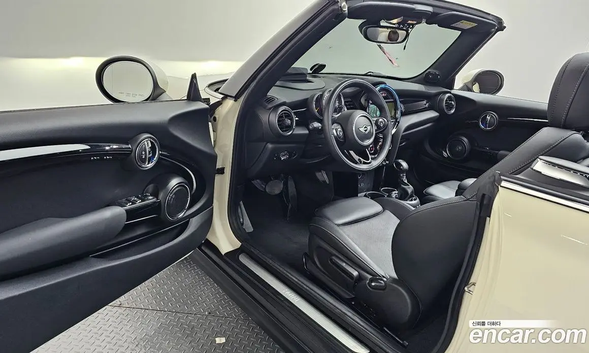Mini Cooper Convertible 2017 1.5 автомат (гидро), фото 10 Mini Cooper Convertible 2017 1.5 автомат (гидро), фото 10