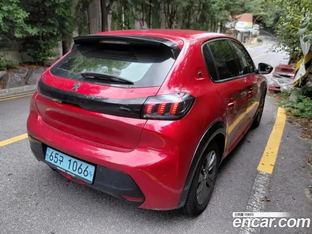 Peugeot 208 2020 1.0 автомат (гидро), миниатюра 2 Peugeot 208 2020 1.0 автомат (гидро), миниатюра 2