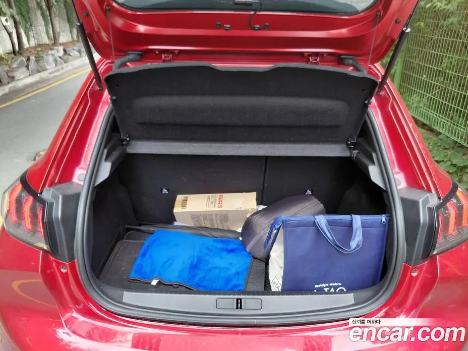 Peugeot 208 2020 1.0 автомат (гидро), фото 18 Peugeot 208 2020 1.0 автомат (гидро), фото 18