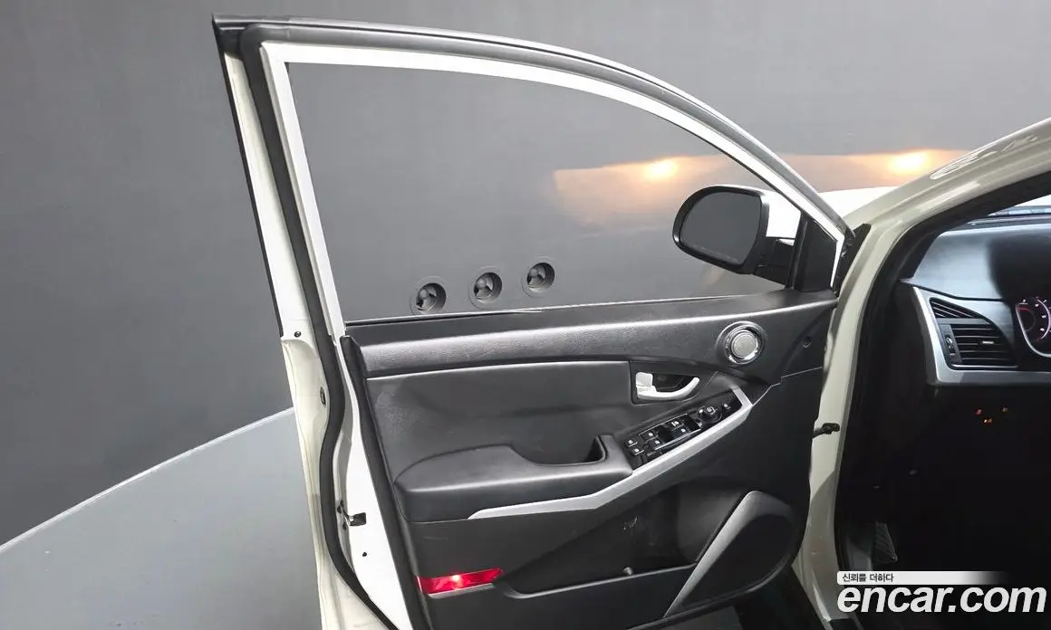 SsangYong Korando 2016 2.2 автомат (гидро), фото 14 SsangYong Korando 2016 2.2 автомат (гидро), фото 14