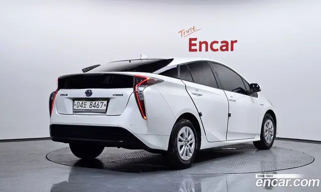 Toyota Prius 2017 1.8 автомат (гидро), миниатюра 2