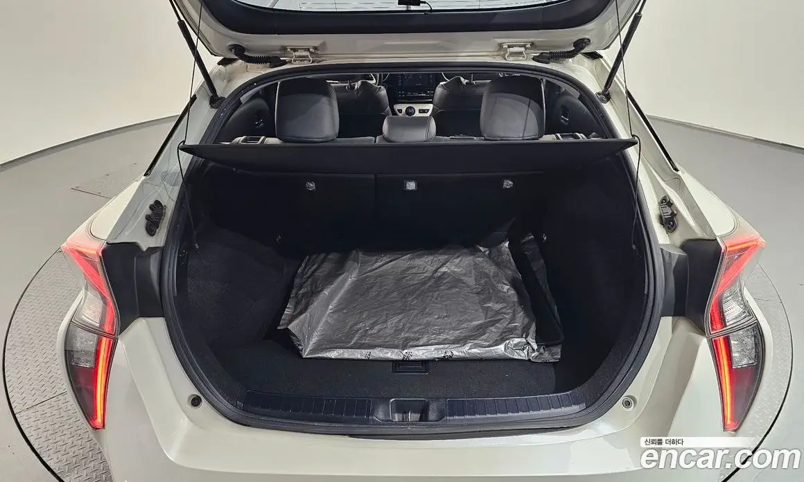 Toyota Prius 2017 1.8 автомат (гидро), фото 19