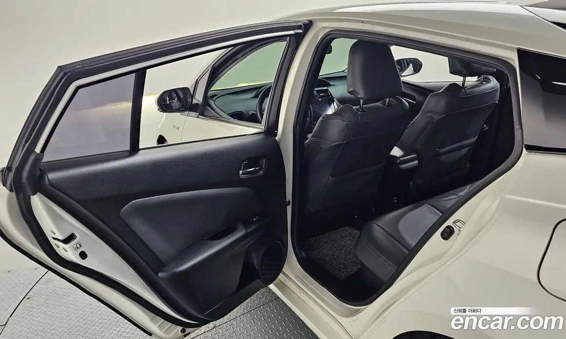 Toyota Prius 2017 1.8 автомат (гидро), фото 20