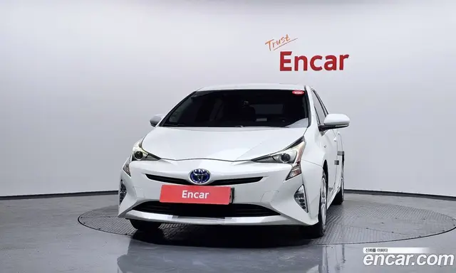 Toyota Prius 2017 1.8 автомат (гидро), миниатюра 3