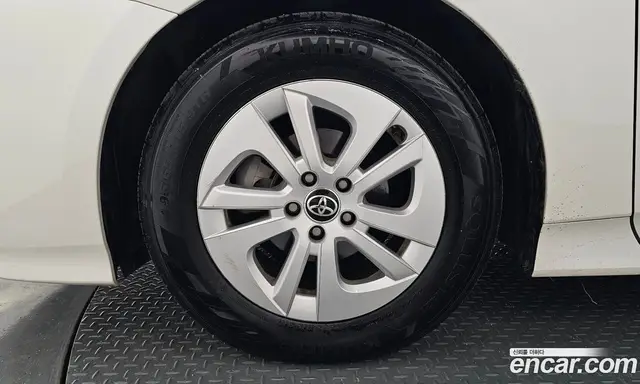 Toyota Prius 2017 1.8 автомат (гидро), миниатюра 5