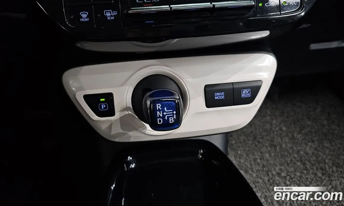 Toyota Prius 2017 1.8 автомат (гидро), фото 9