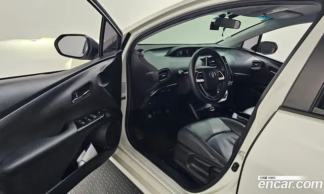 Toyota Prius 2017 1.8 автомат (гидро), миниатюра 10