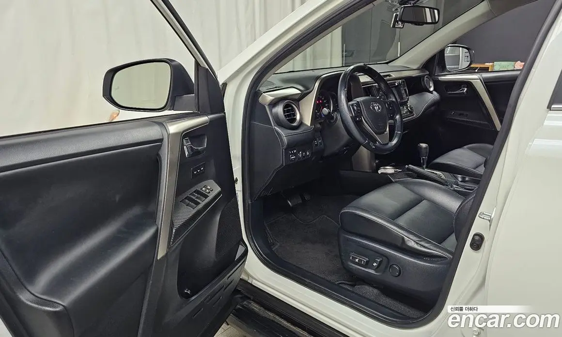Toyota RAV4 2015 2.5 автомат (гидро), фото 13 Toyota RAV4 2015 2.5 автомат (гидро), фото 13