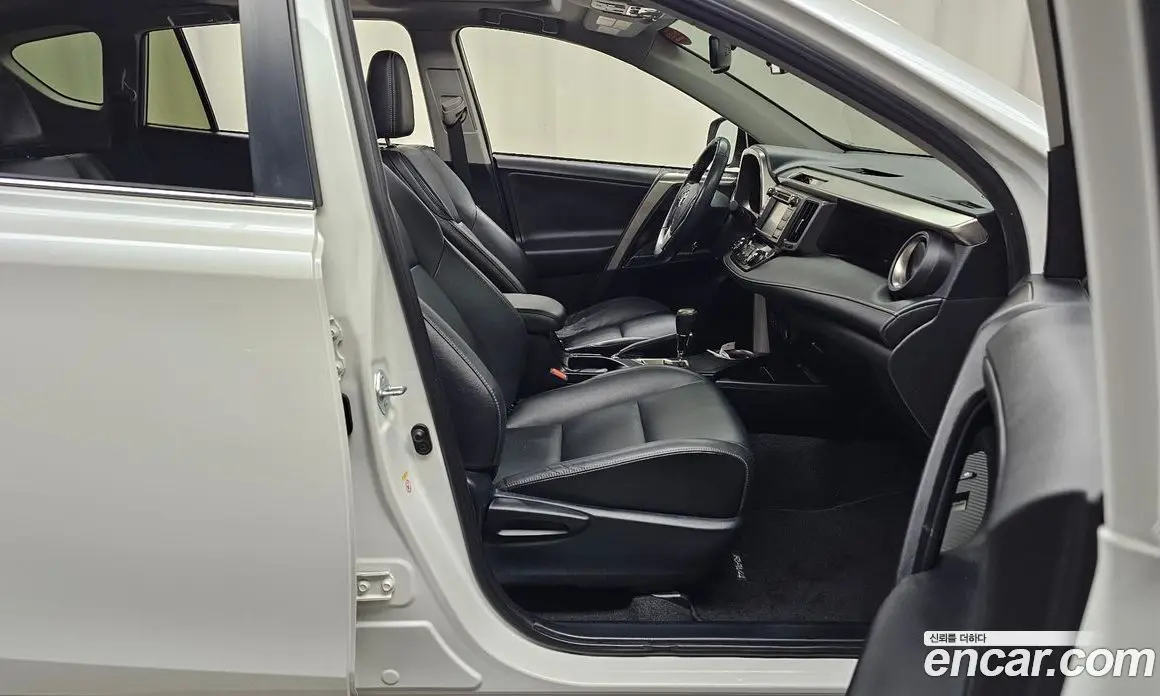 Toyota RAV4 2015 2.5 автомат (гидро), фото 16 Toyota RAV4 2015 2.5 автомат (гидро), фото 16