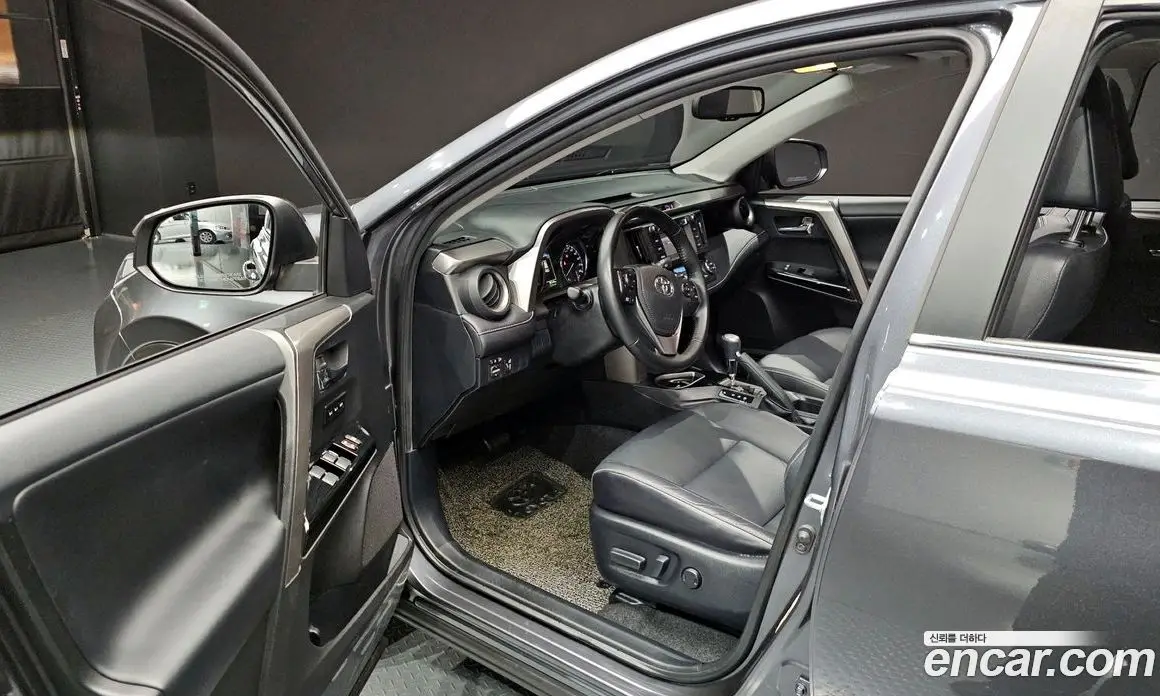 Toyota RAV4 2018 2.5 автомат (гидро), фото 13 Toyota RAV4 2018 2.5 автомат (гидро), фото 13