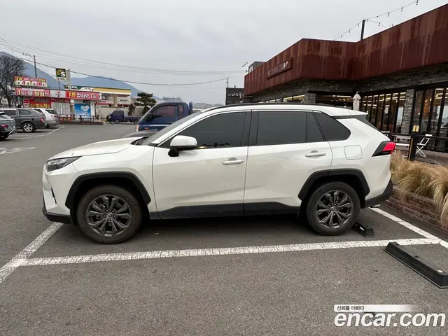 Toyota RAV4 2022 2.5 автомат (вариатор), миниатюра 3 Toyota RAV4 2022 2.5 автомат (вариатор), миниатюра 3