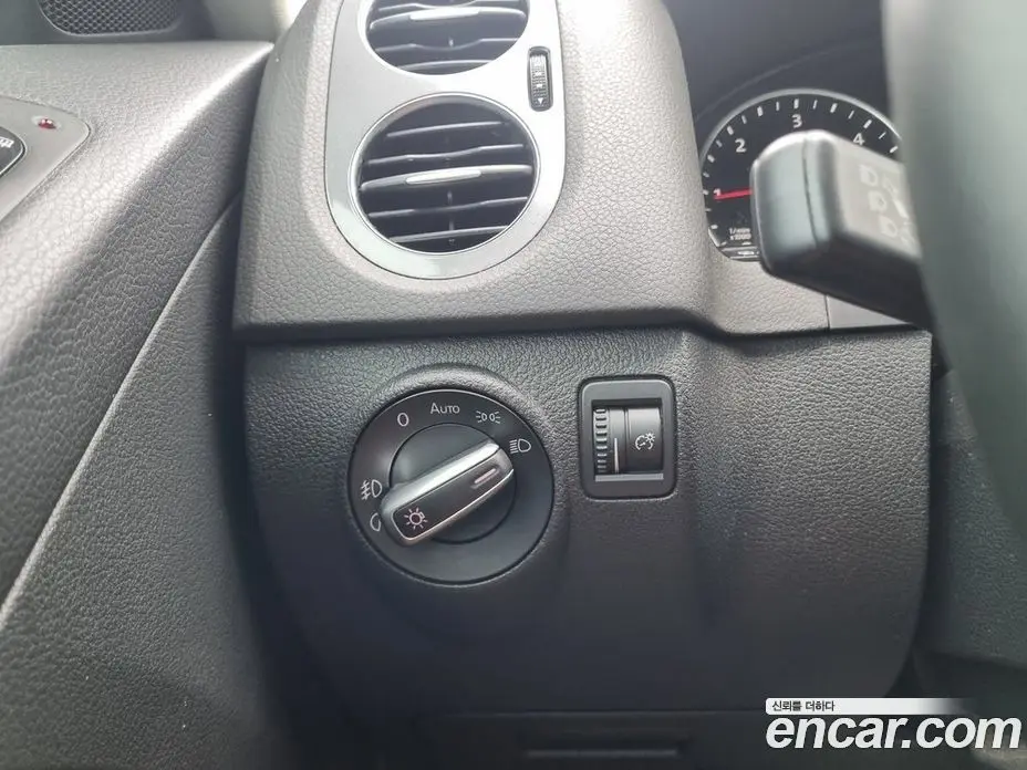 Volkswagen Tiguan 2016 2.0 автомат (гидро), фото 14