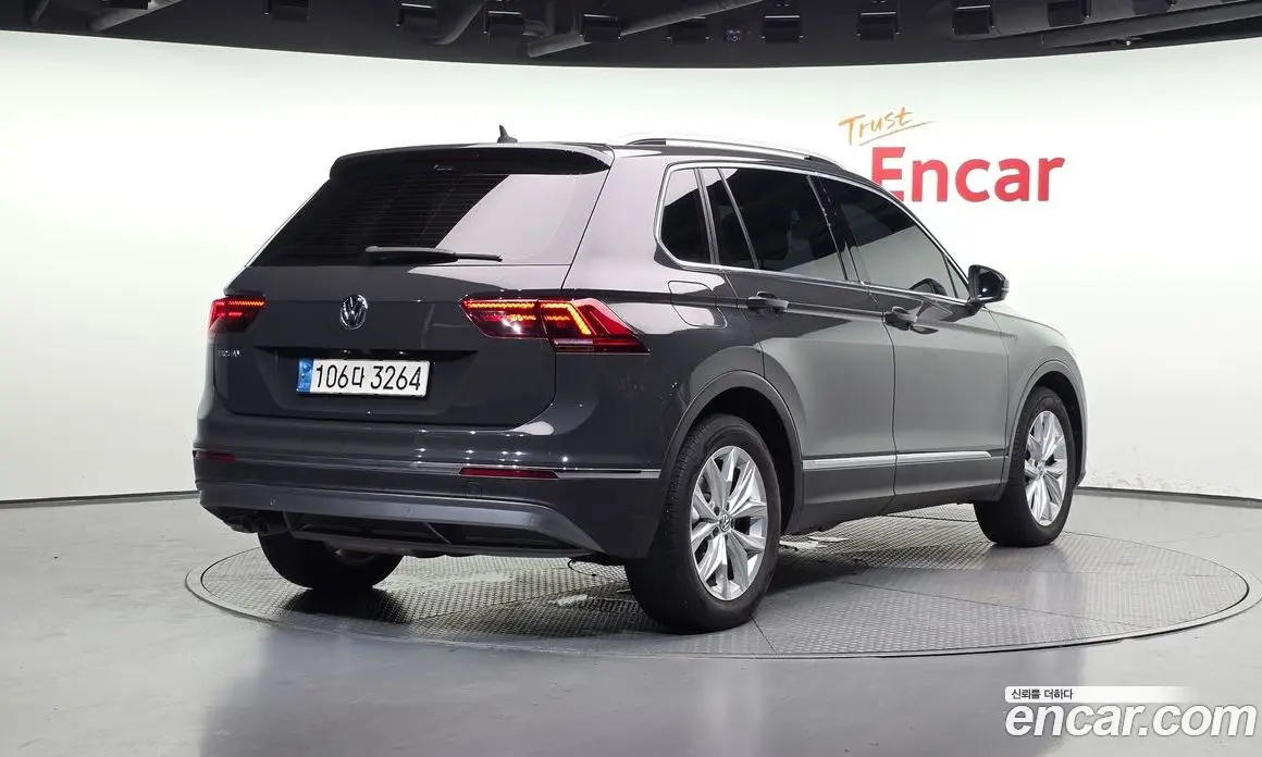 Volkswagen Tiguan 2018 2.0 автомат (гидро), фото 2 Volkswagen Tiguan 2018 2.0 автомат (гидро), фото 2