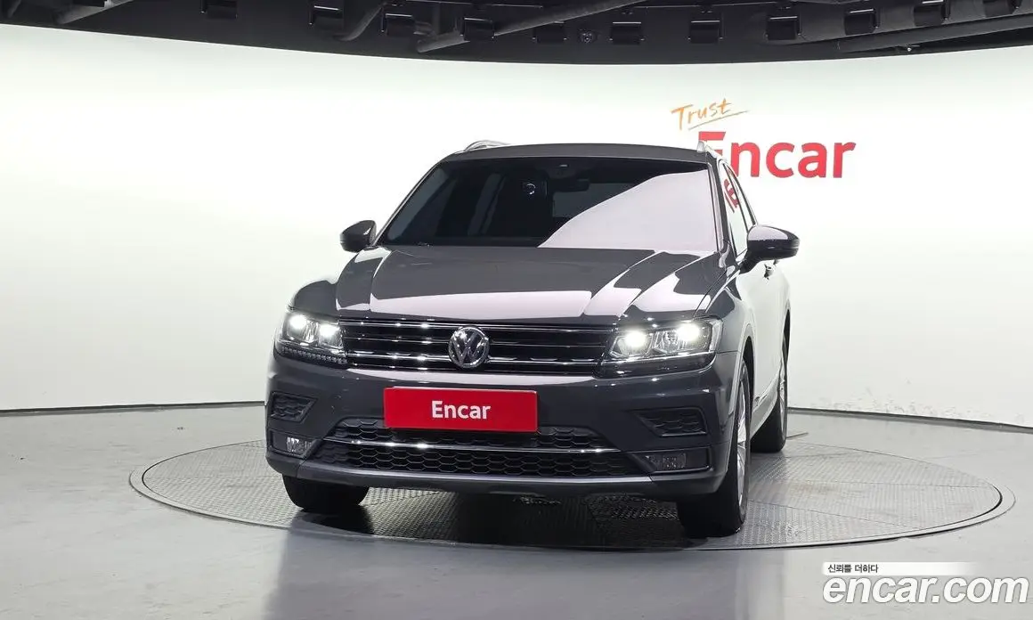Volkswagen Tiguan 2018 2.0 автомат (гидро), фото 3 Volkswagen Tiguan 2018 2.0 автомат (гидро), фото 3