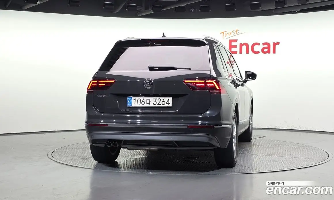 Volkswagen Tiguan 2018 2.0 автомат (гидро), фото 4 Volkswagen Tiguan 2018 2.0 автомат (гидро), фото 4