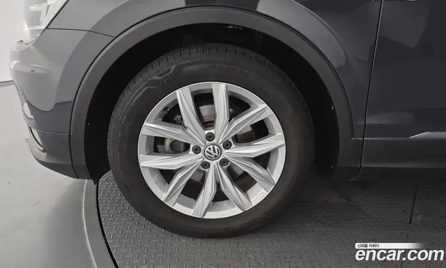 Volkswagen Tiguan 2018 2.0 автомат (гидро), миниатюра 5 Volkswagen Tiguan 2018 2.0 автомат (гидро), миниатюра 5